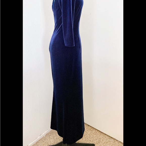 TERI JON RICKI FREEMAN FLOWER
BOW BLUE BODYCON VELVET GOWN SIZE 4 - Picture 3 of 7